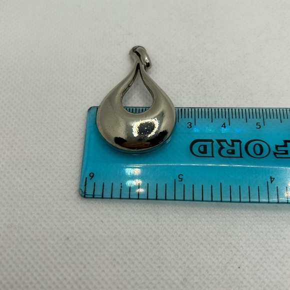 P and M Paris- Vintage Costume Jewelry Pendant - Picture 8 of 10